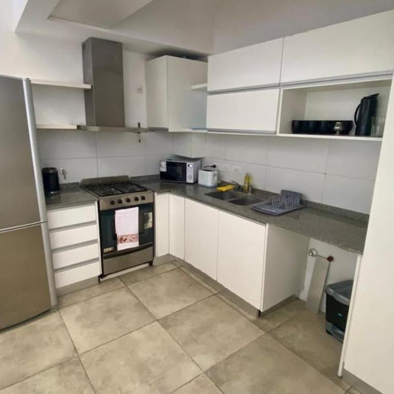 San Martin - Grandes y modernos ambientes con cochera para 6 huespedes - One-Bedroom Apartment - 5