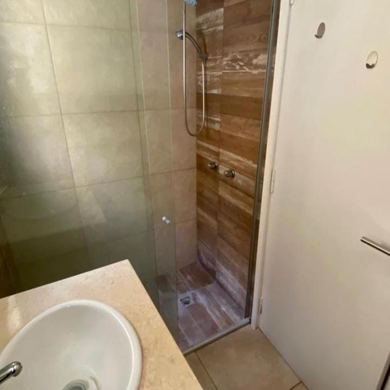 San Martin - Grandes y modernos ambientes con cochera para 6 huespedes - One-Bedroom Apartment - 6