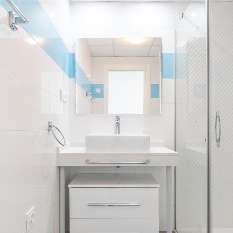 Sea Breeze Apartment - Two-Bedroom Apartment - 11