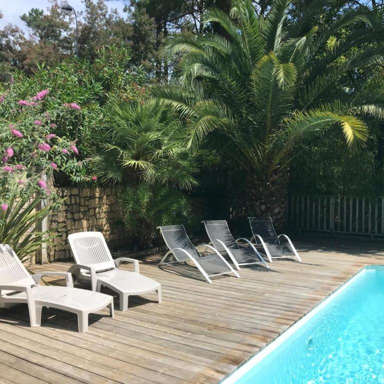 Ravissante villa tout bois avec piscine chauffée - Maison 4 Chambres - 9