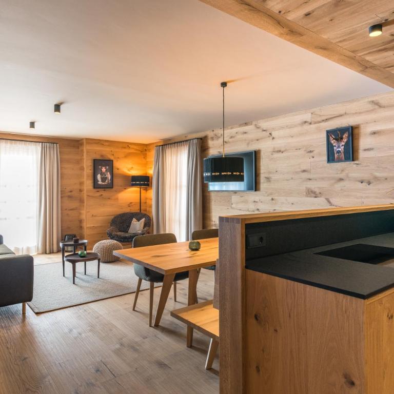 Almrausch Lech Apartments - Apartment mit 2 Schlafzimmern und Balkon - 1
