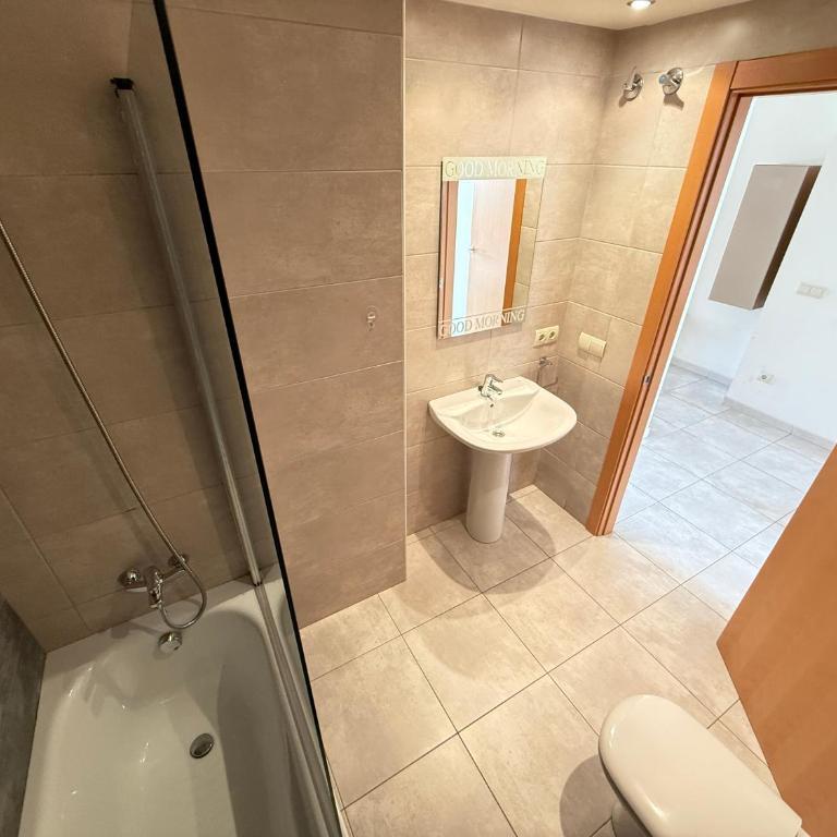 Agi Riera Ginjolers - Apartamento de 2 dormitorios (4 adultos) - 2