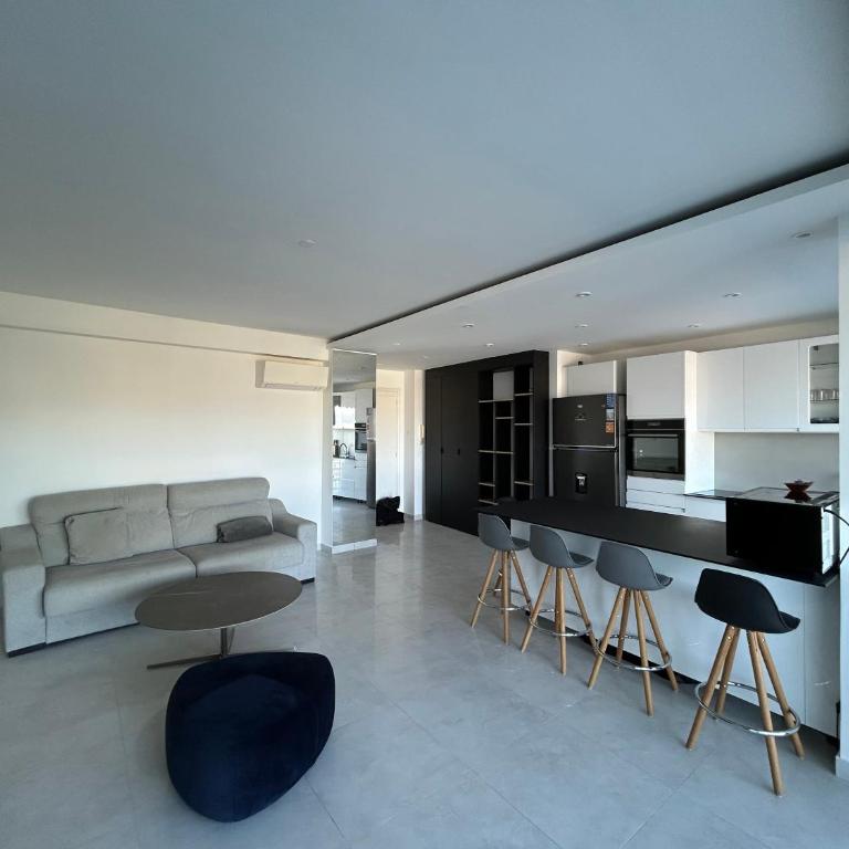 Cap d'Antibes Port Aubernon 3P vue Mer Piscine - Two-Bedroom Apartment - 4