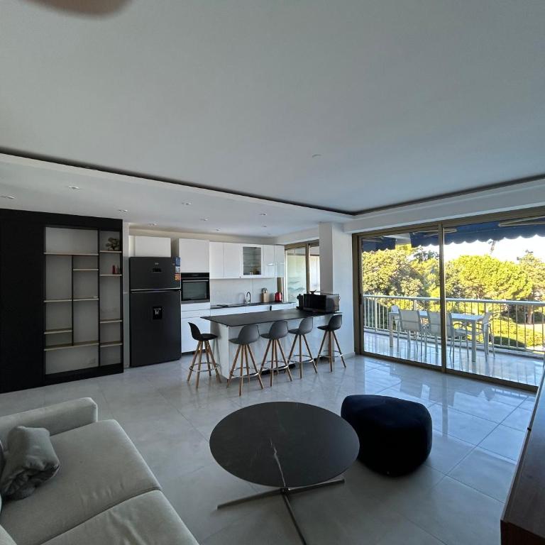 Cap d'Antibes Port Aubernon 3P vue Mer Piscine - Two-Bedroom Apartment - 3