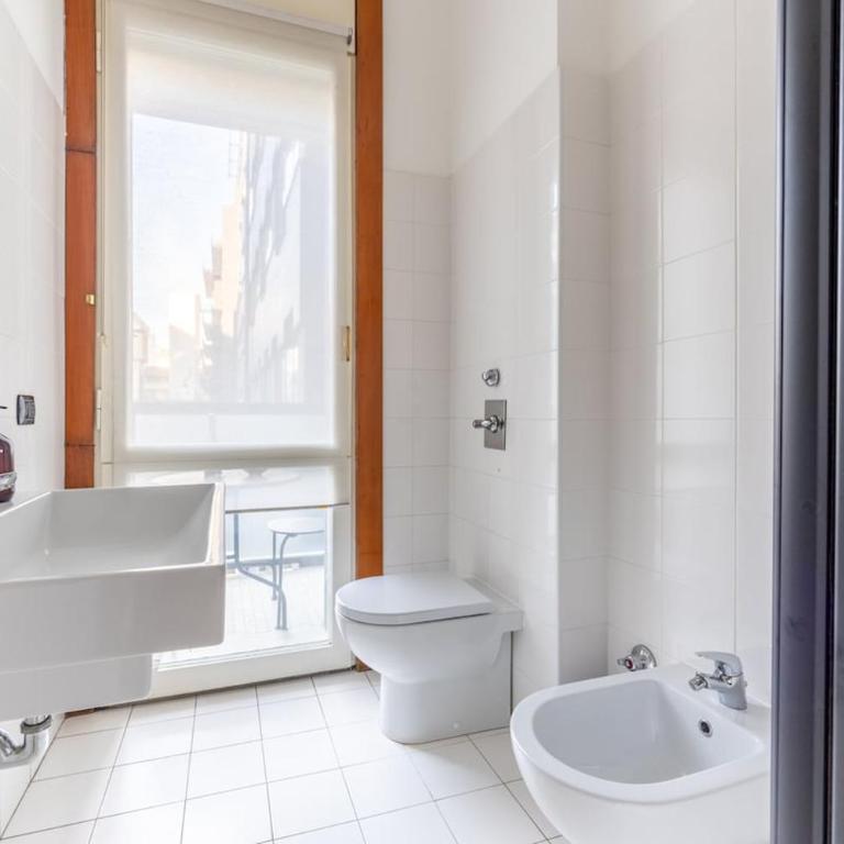 Duomo 7 min - 3 Bedrooms, Terrace & Parking - Appartamento con 3 Camere da Letto - 20