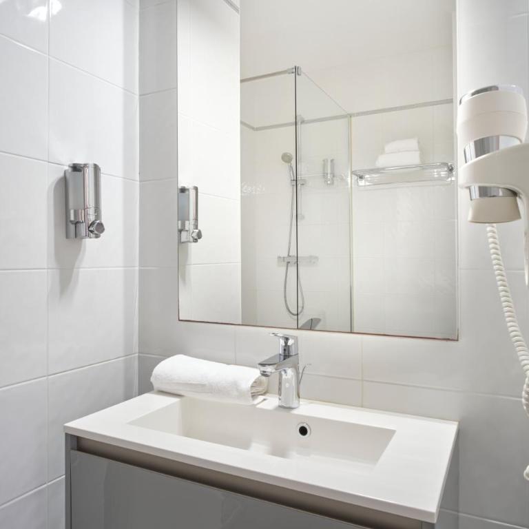 The Originals City, Le Beaujoire, Nantes - En face du Parc des Expositions et face au Stade Beaujoire - Standard Double Room with Exterior Access - 4