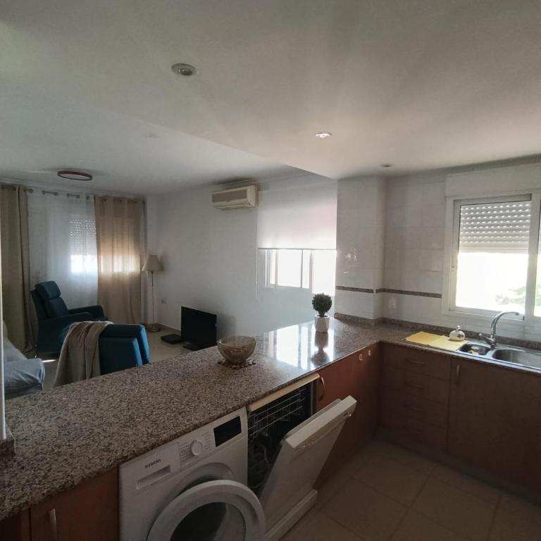 Apartamento entero - 110m2 más Solárium - 4 habitaciones y 2 baños - Habitación Familiar con vistas al mar - 12