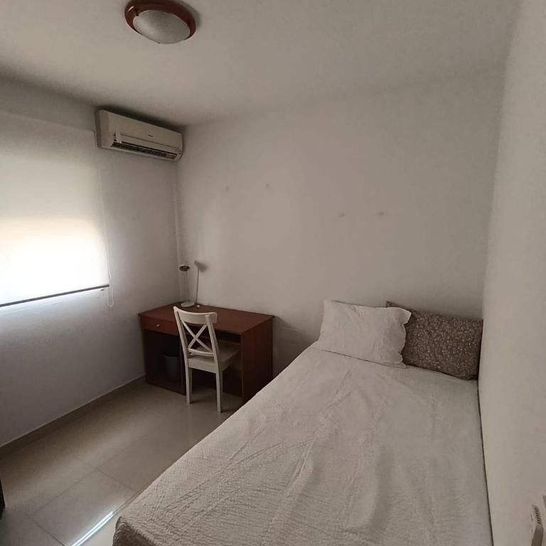 Apartamento entero - 110m2 más Solárium - 4 habitaciones y 2 baños - Habitación Familiar con vistas al mar - 10