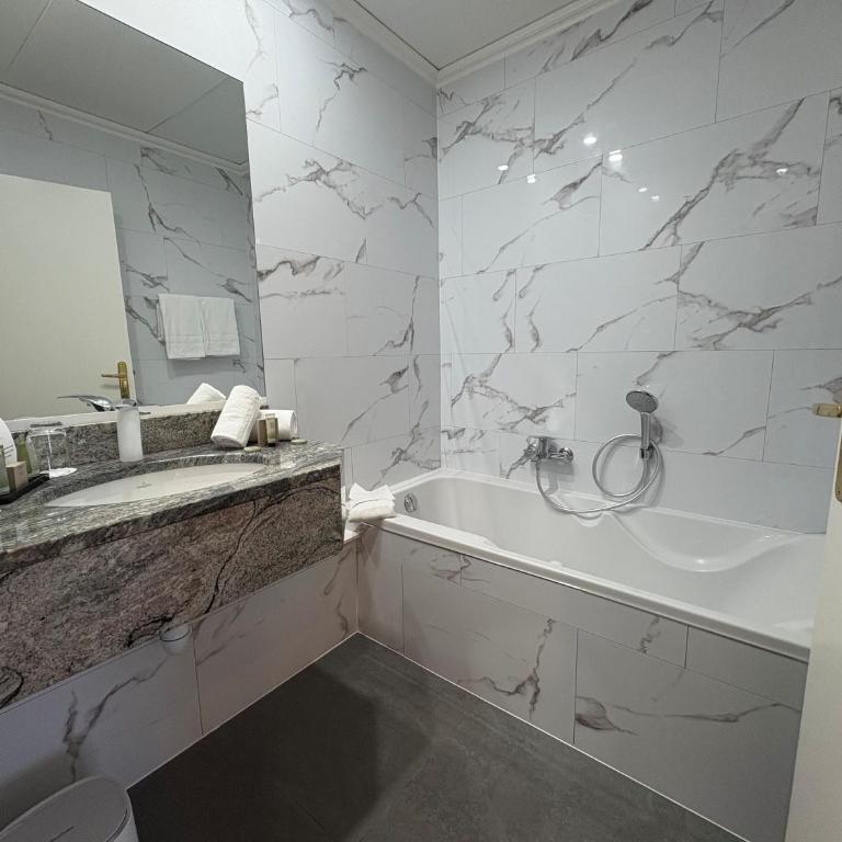Maison LUTETIA R - Chambre Double Supérieure - 5