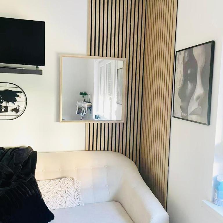 Charming and Cozy Apartment - Two-Bedroom Apartment - 7