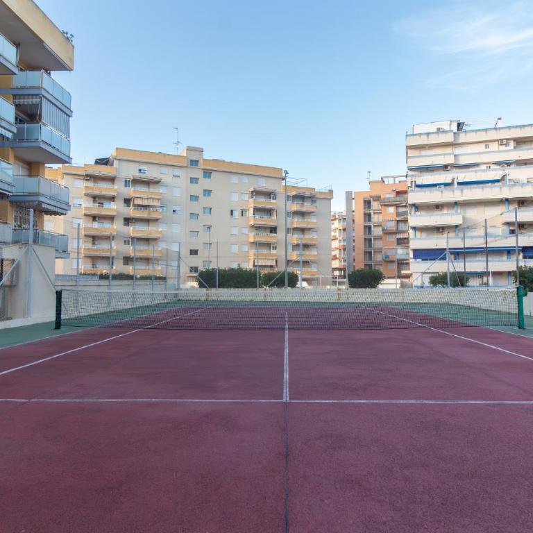 Global Vacacional, Piso práctico, con terraza y piscina en la playa de Canet - Apartamento con terraza - 19