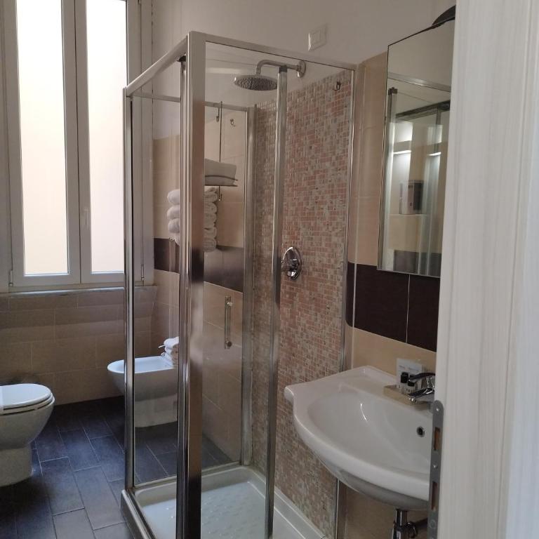 AD Cavour Luxury Rooms - by AD Roma - Comfort Dreibettzimmer mit Dusche - 6