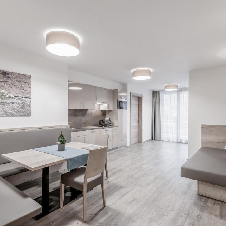 The Deluxe by Regina - Deluxe Apartment mit 2 Schlafzimmern und Balkon - 17