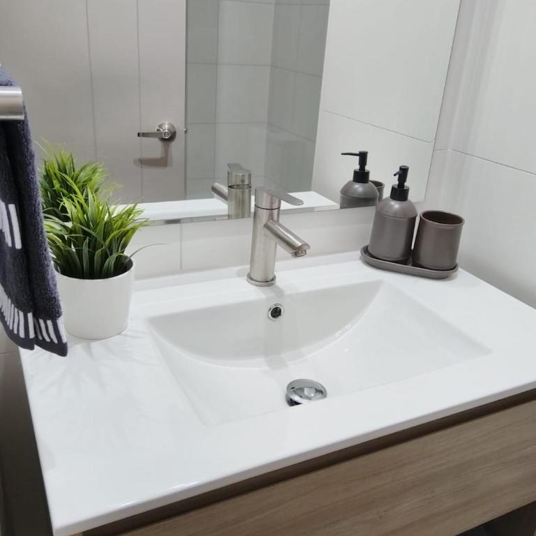 Stay Alameda Mutual & Terminal - One-Bedroom Apartment - 16