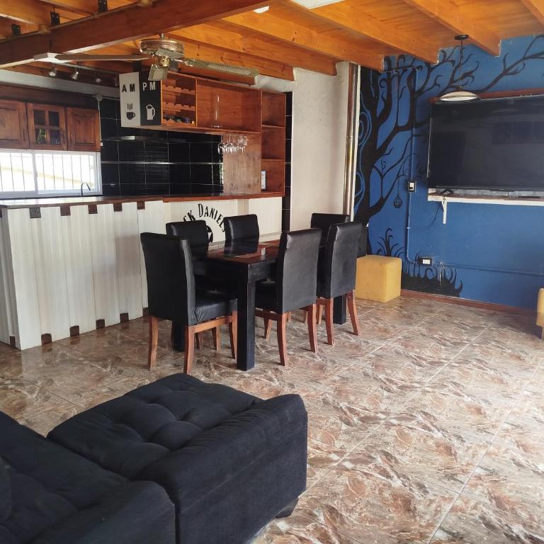 Casa 2 dormitorios con pileta - Two-Bedroom House - 4