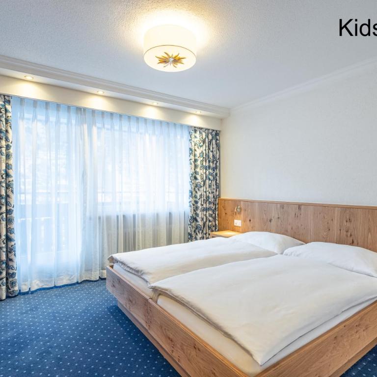 Hotel Alpenroyal - Familienzimmer mit Balkon oder Terrasse im Erdgeschoss (2 Erwachsene und 2 Kinder) - 5