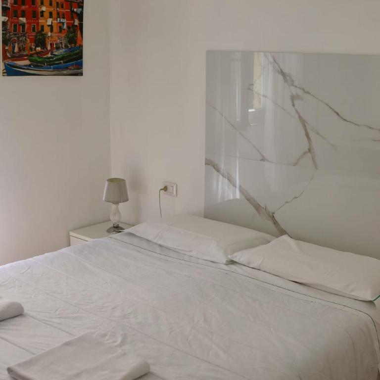 Camere Fontanavecchia - Double or Twin Room with Private External Bathroom - 3