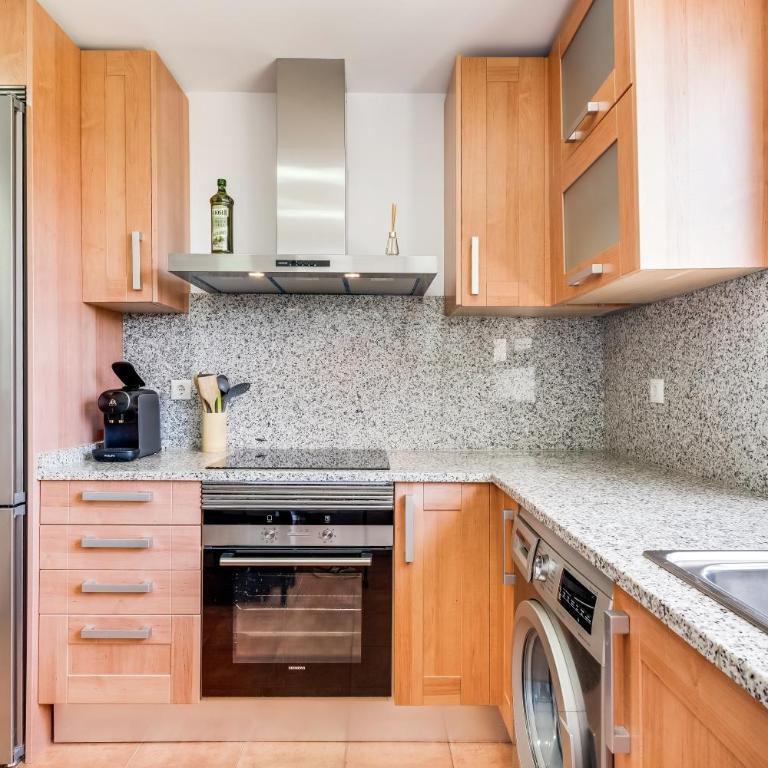 Penthouse in Estepona met Zeezicht, Jacuzzi & Zwembad - Apartamento de 2 dormitorios - 8