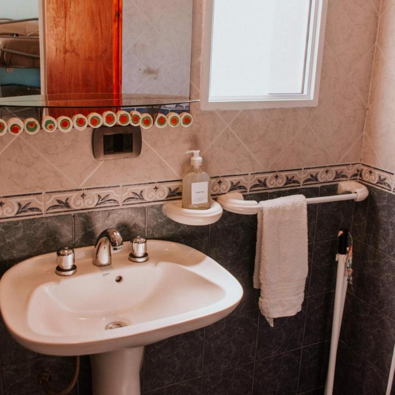 Huinca Che hostel - Habitación Doble con baño privado - 1 o 2 camas - 6