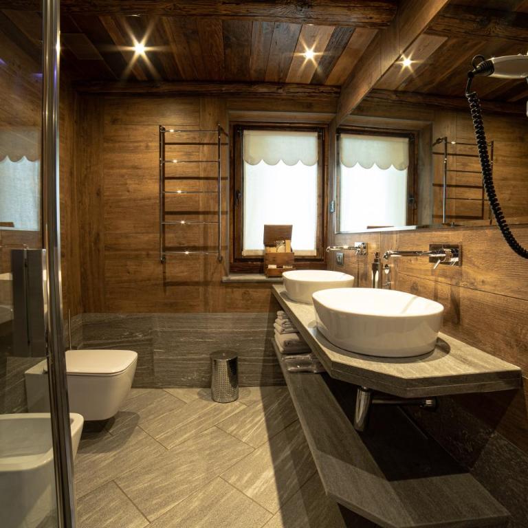 Café Quinson Relais de Charme - Suite mit Kingsize-Bett und Balkon - 5