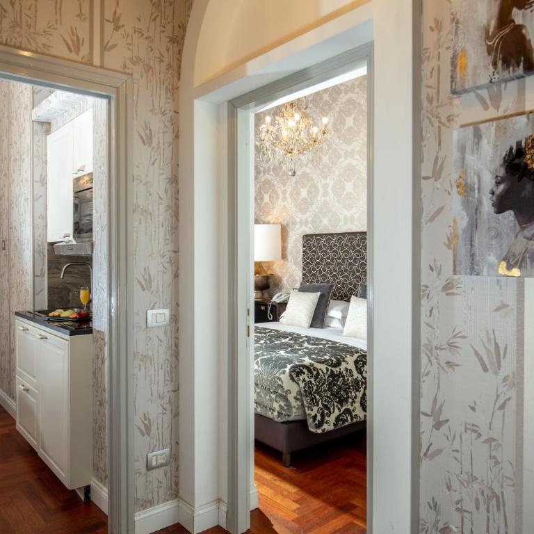 The Inn at the Spanish Steps Luxury Collection - Suite Condotti - One-Bedroom Apartment Annex Building - 4