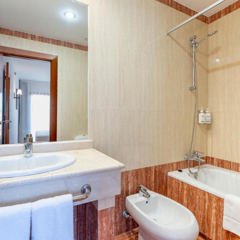Bakour Oh Nice Costa del Sol - Habitación Familiar Confort (3 adultos) - 6