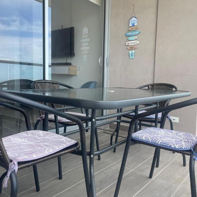 Apto Lujo Vista Mar Piscina AC WIFI Playa a 3 min en Santa Marina - One-Bedroom Apartment with Balcony and Sea View - 11