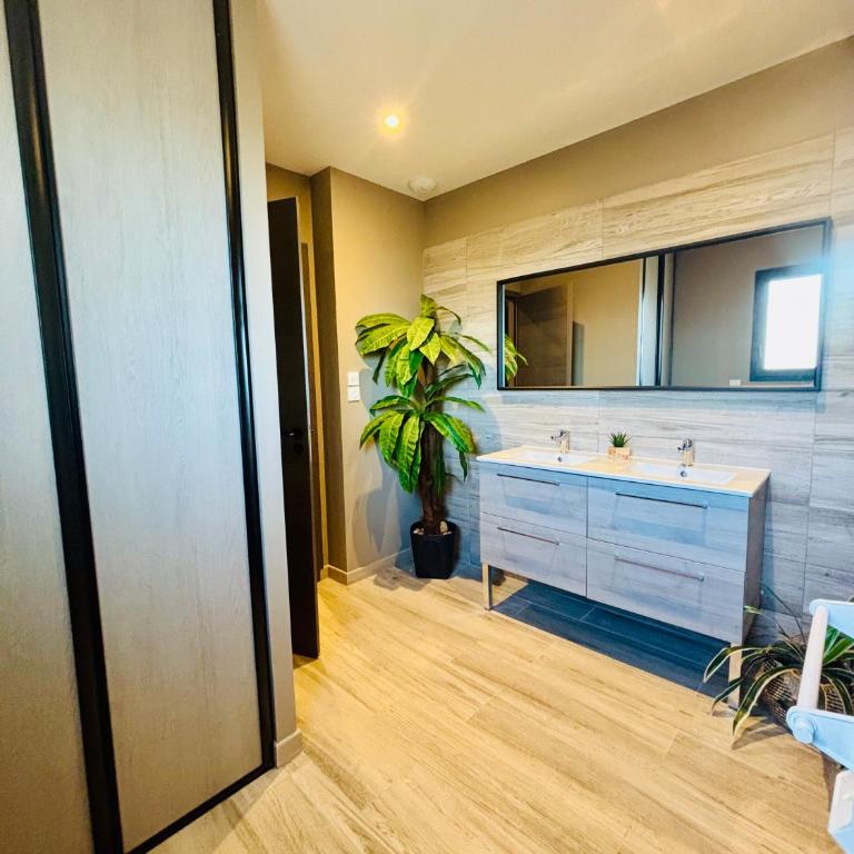Villa Palmiers 5 min de la Mer, confortable 4 Personnes, parking free, - Two-Bedroom Villa - 40