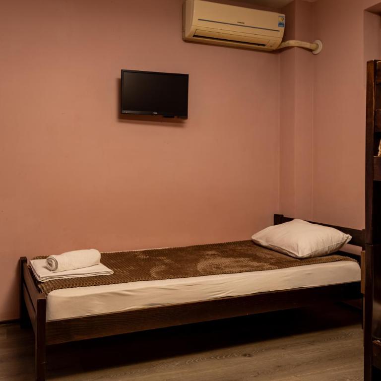 Guest House Vila Salute - Mešovita Spavaonica - 1