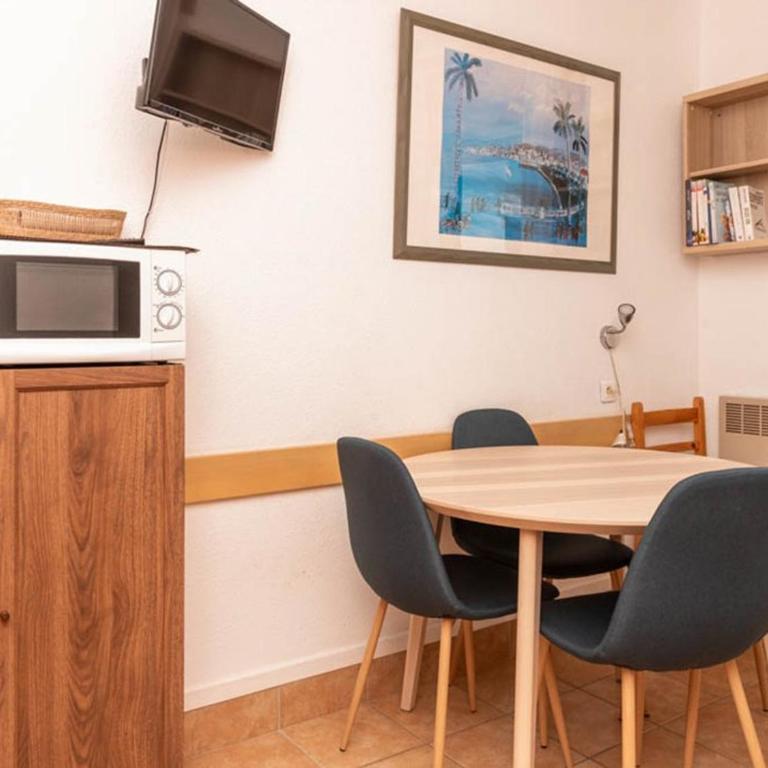 T2 cabine, 4 pers, vue mer, parking, plage à 10m - FR-1-803-61 - Apartment - 11