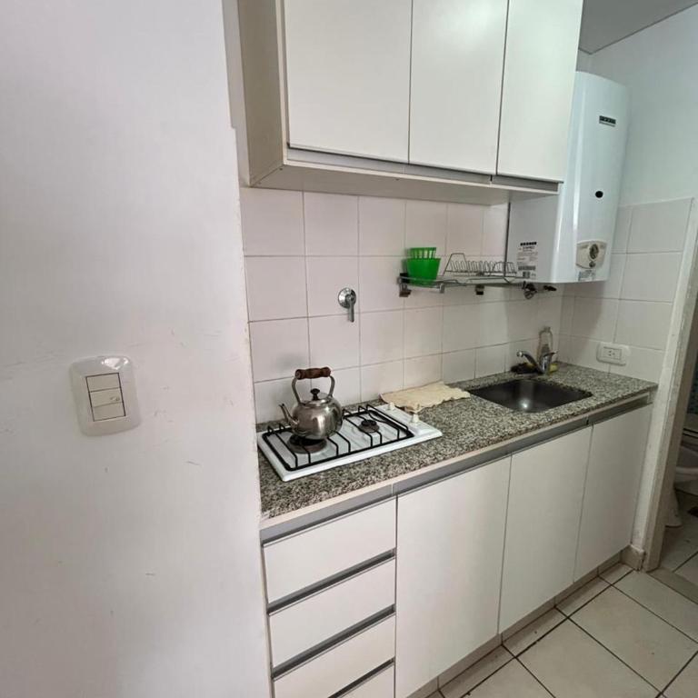 Monoambiente cercano al monumento - One-Bedroom Apartment - 2