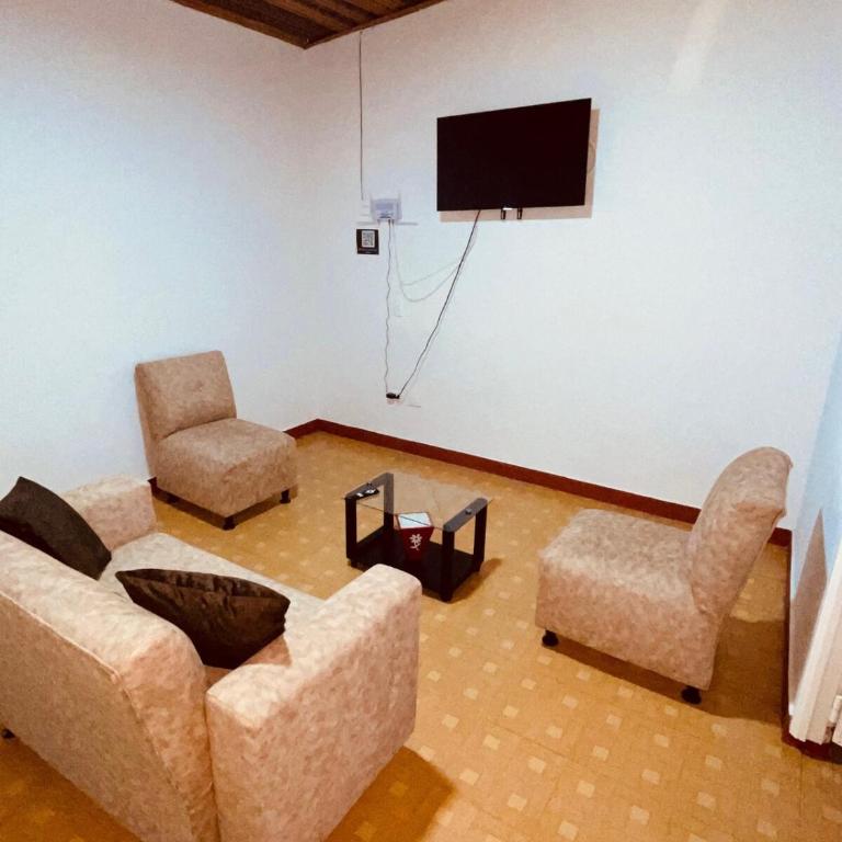 Hospedaje Banhi - Three-Bedroom Apartment - 4
