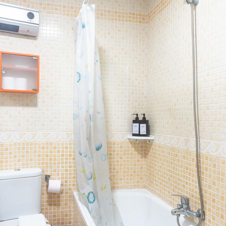Malaga Dual Escape - Two-Bedroom Apartment - 10