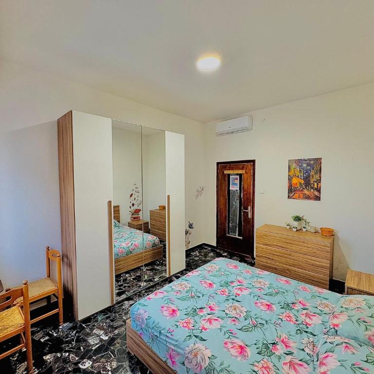 Eden Guesthouse - Camera Matrimoniale con Bagno in Comune - 2