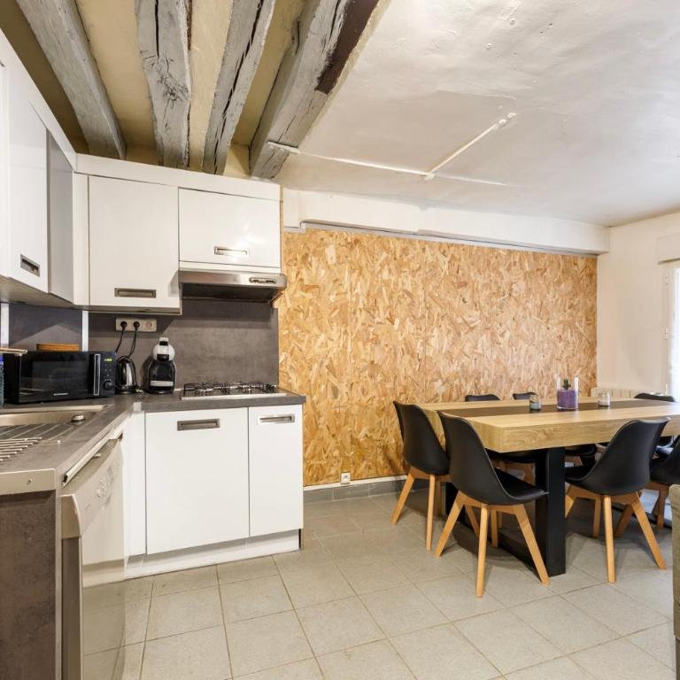 Maison de ville plein centre Rouen - TV 4K connecté - Patio - Wifi Fibre - 4 grande chambres - Proche parking gratuit - Lave Vaisselle - Lave linge - Appartamento - 21