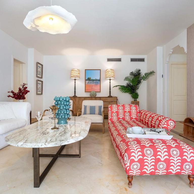 Genteel Home El Presidente Estepona - Three-Bedroom Deluxe Apartment with garden - 9