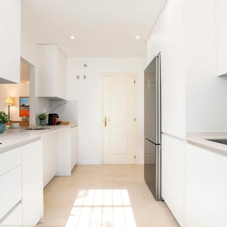 Genteel Home El Presidente Estepona - Three-Bedroom Deluxe Apartment with garden - 13