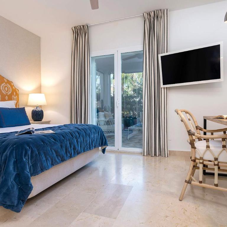 Genteel Home El Presidente Estepona - Three-Bedroom Deluxe Apartment with garden - 3