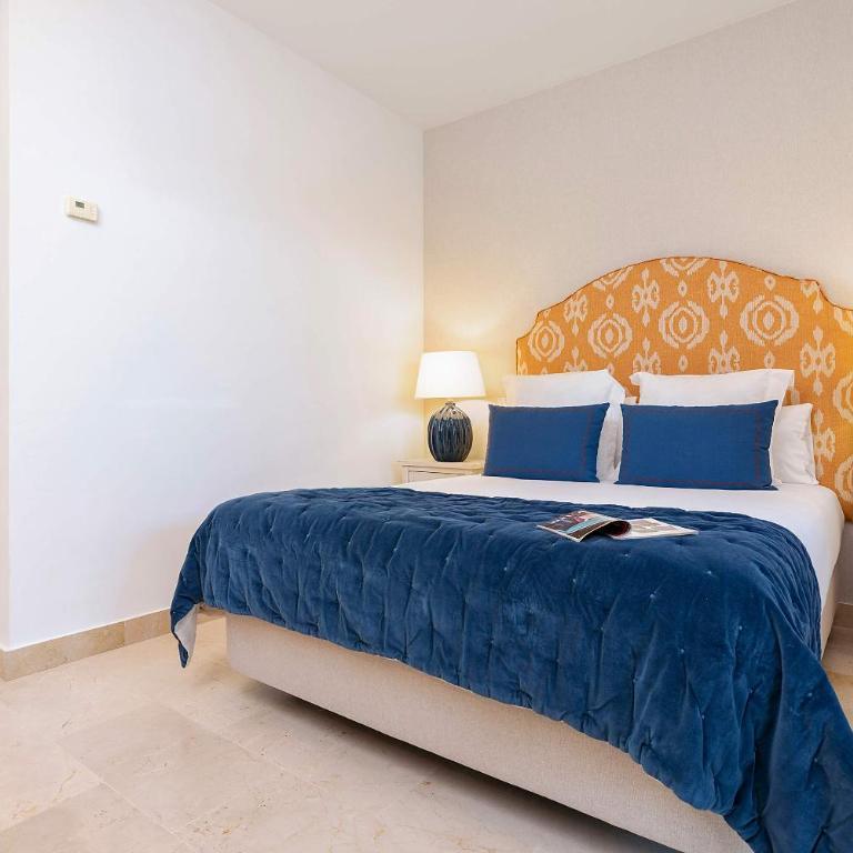 Genteel Home El Presidente Estepona - Three-Bedroom Deluxe Apartment with garden - 17
