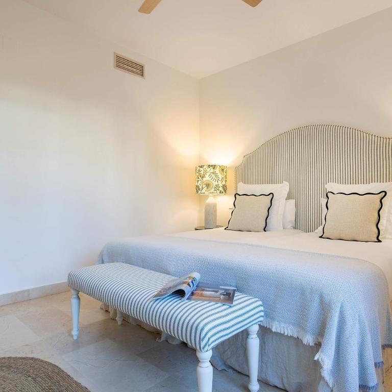 Genteel Home El Presidente Estepona - Three-Bedroom Deluxe Apartment with garden - 21