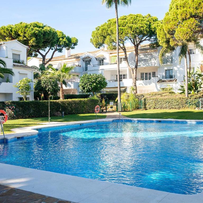 Genteel Home El Presidente Estepona - Three-Bedroom Deluxe Apartment with garden - 29