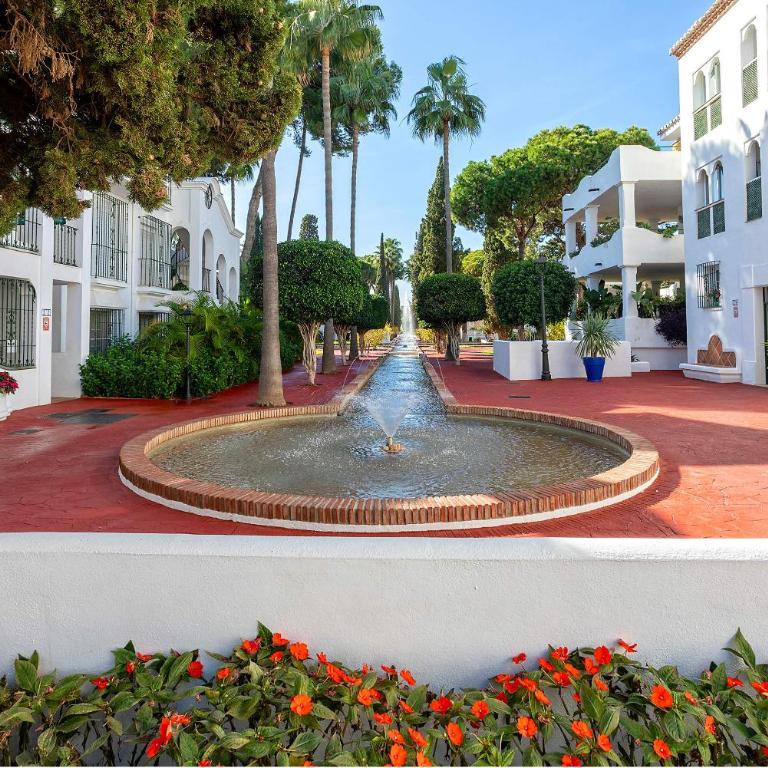 Genteel Home El Presidente Estepona - Three-Bedroom Deluxe Apartment with garden - 31