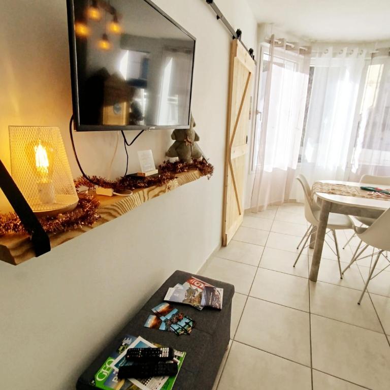 Appartement centre Ax-les-Thermes proche télécabines & parking - Apartamento de 1 dormitorio - 3