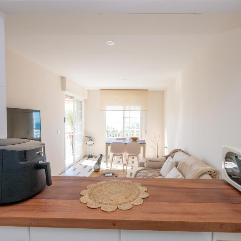 Apartamento LH Beach frente al mar - One-Bedroom Apartment with Balcony and Sea View - 58