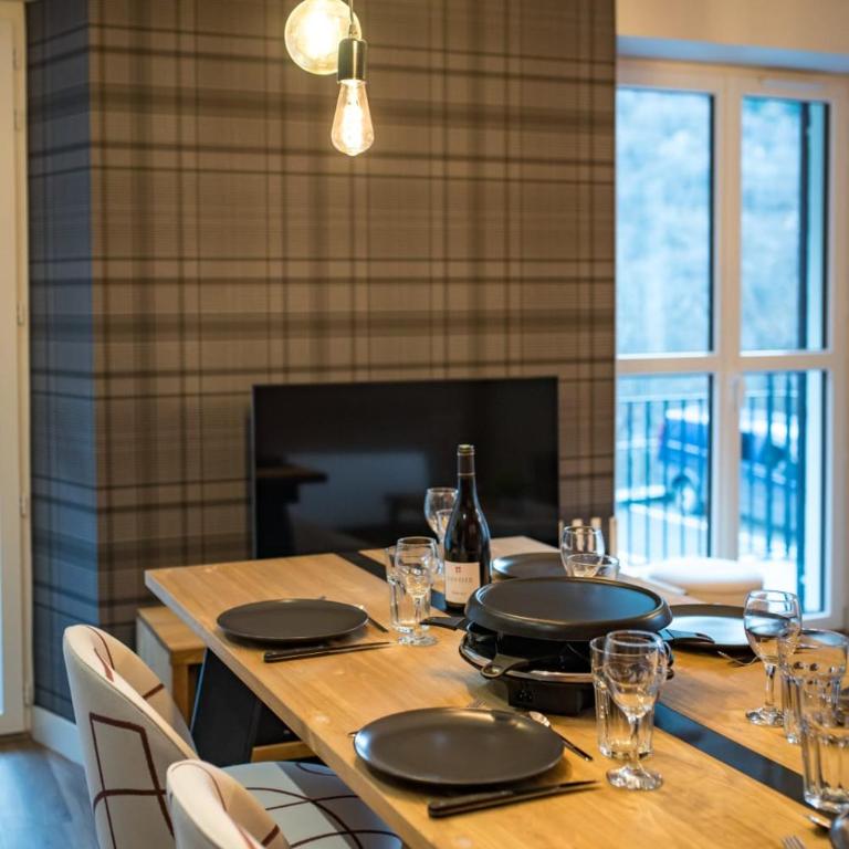 Les 2 Lodges 2 appart 6 pers chacun ski 3 Vallées & vélo - Appartement - 20