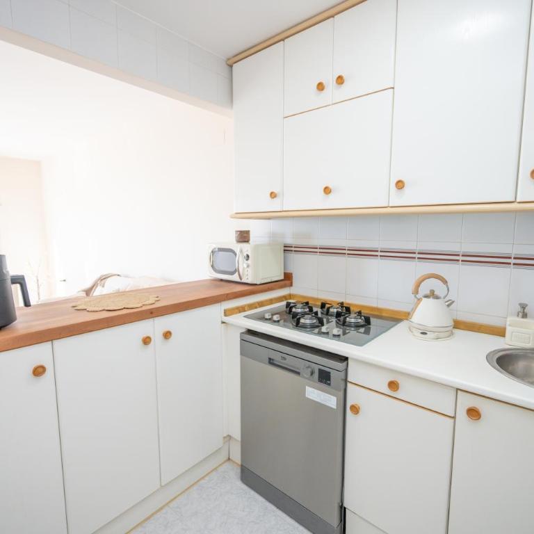 Apartamento LH Beach frente al mar - One-Bedroom Apartment with Balcony and Sea View - 81