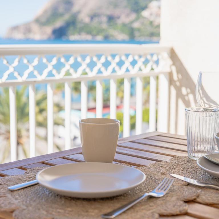 Apartamento LH Beach frente al mar - One-Bedroom Apartment with Balcony and Sea View - 80