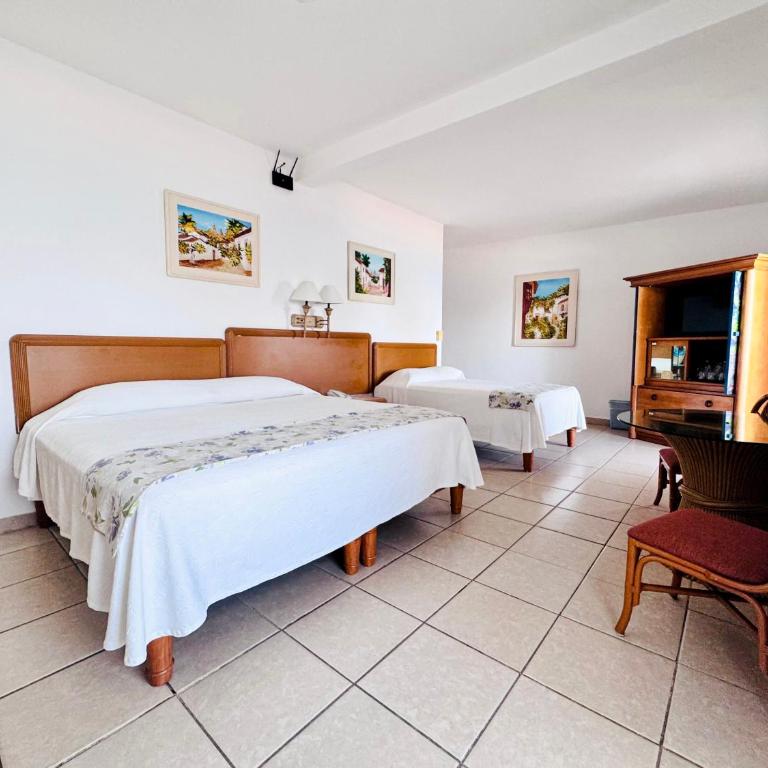 Tropicana Hotel Puerto Vallarta - Deluxe Twin Room with Sea View - 10