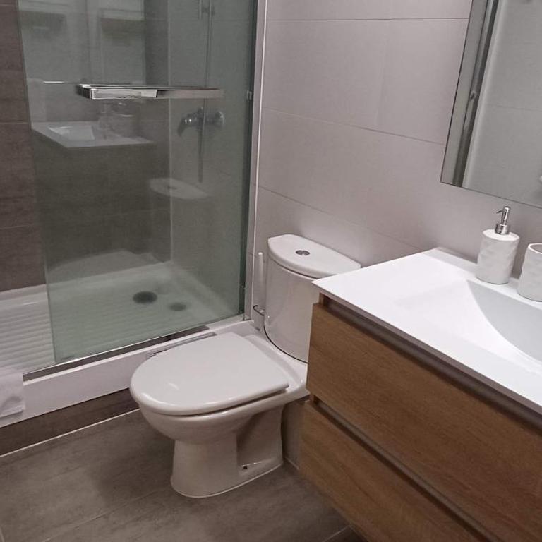 HOM I Piscina Parking a pocos minutos del centro - Apartment - 10