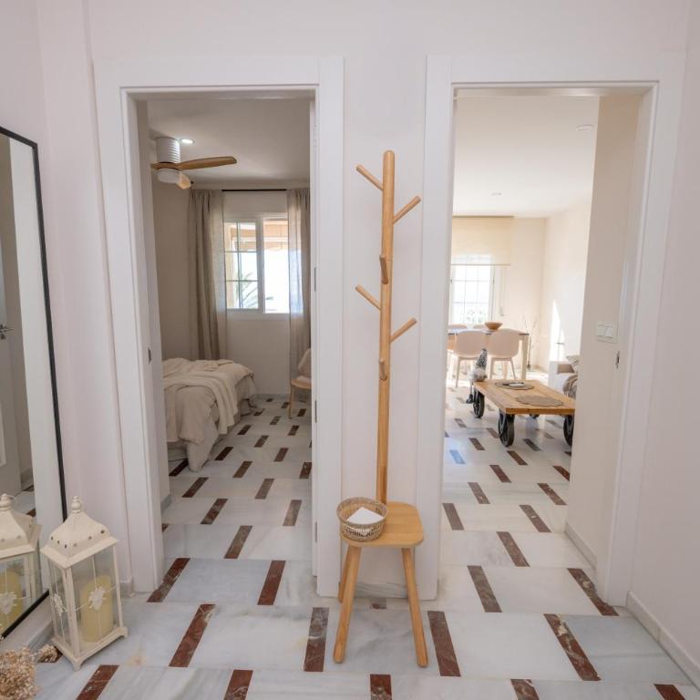 Apartamento LH Beach frente al mar - One-Bedroom Apartment with Balcony and Sea View - 53